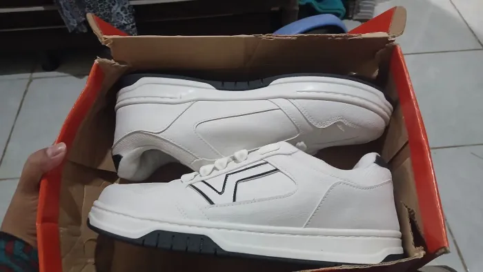 Vende se tênis na caixa original 