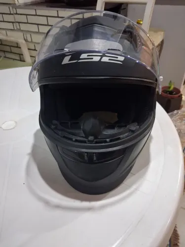 Vendo 2 capacetes LS2