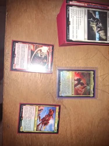 3 decks commander pré con + 1 deckbox tripla e sleeves