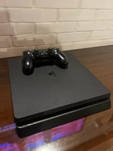 PlayStation 4 Slim - 1 Controle + 4 Jogos (God of War, Uncharted 4 e mais)
