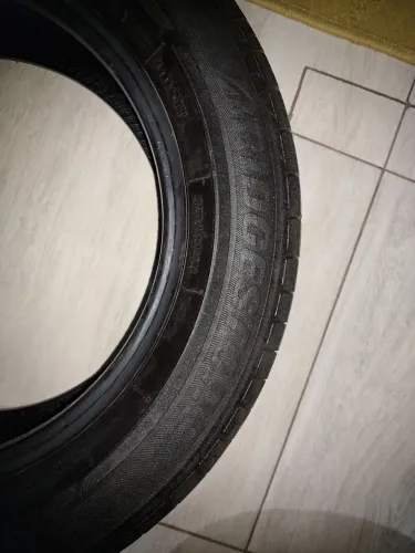 Dois pneus Bridgestone 185/65/15