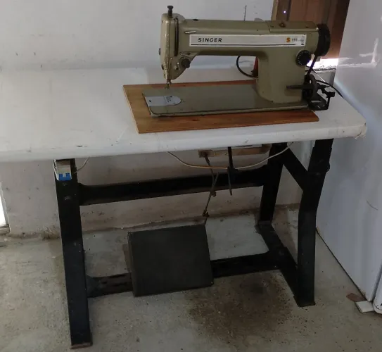 Máquina de Costura Industrial Reta Singer