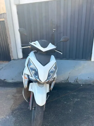 Moto em excelente estado de conservação, muito bem cuidada e com manutenção em dia.