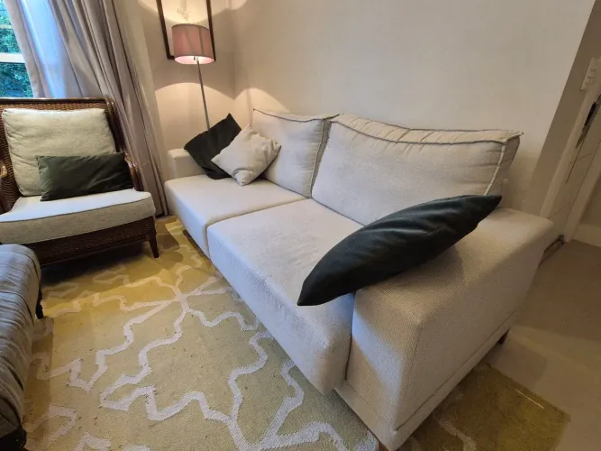 Sofá semi-Novo Sala Bege Lindo 2.30 larg/ 0.97 prof/ 0.80 alt (abaixei preço e vou lavar)