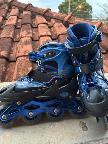 Patins com capacete