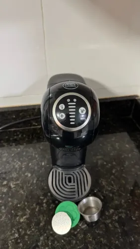 Nescafé Dolce Gusto Arno Genio S Plus Multibebidas Digital Automática Preta DGS2 - 220V