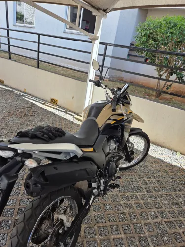 XTZ 250 LANDER 2024