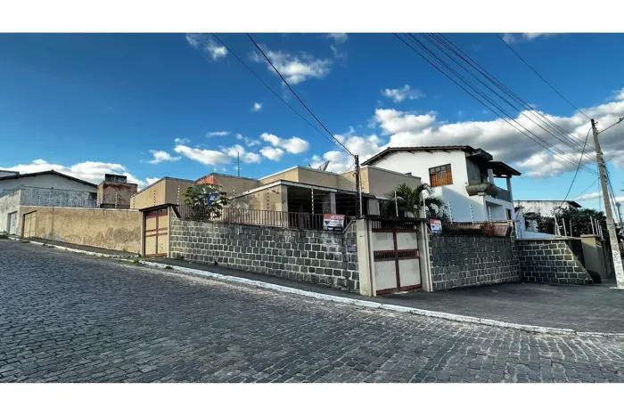 VENDO: Área Comercial medindo 548 m²