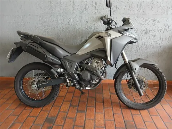 Honda Xre 300 Sahara
