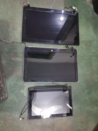 Vendo 3 telas de notebook R$299