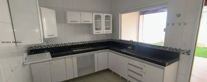 Casa para Locação em Uberlândia, Bosque dos Buritis, 3 dormitórios, 1 suíte, 2 banheiros,