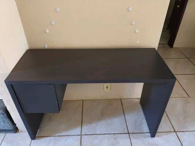 Mesa de escritório cinza