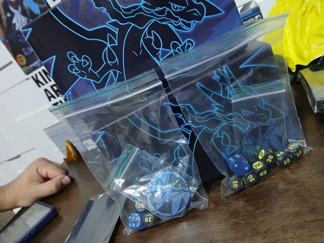 Conjunto dados com moeda da coleção ETB fogo fantasmagórico 30 reais cada