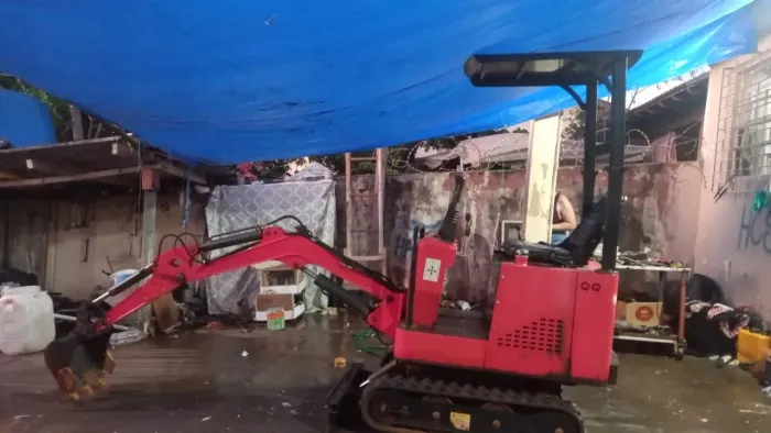 Mini escavadeira pra limpezas