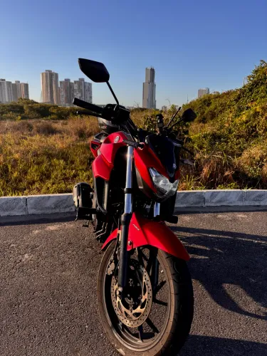 Yamaha FZ25 ABS 2021 - 40 mil km - Impecável 