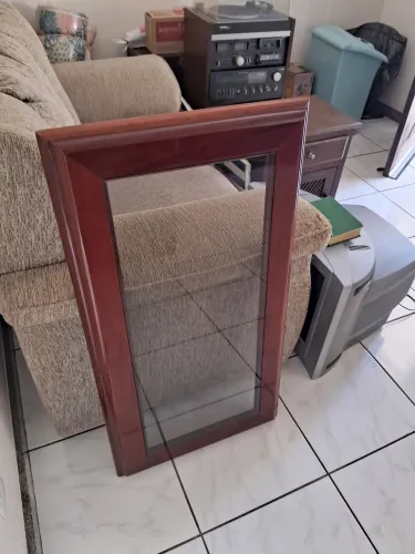 Sofá de sala, 2 lugares semi novo sem retoques e mesa de centro em mogno maciço.