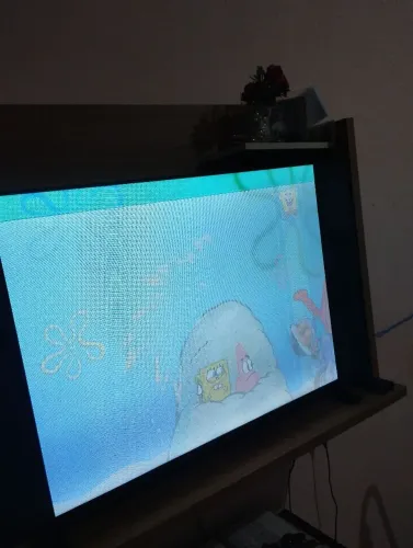 Tv com avaria na tela mas funciona perfeitamente 