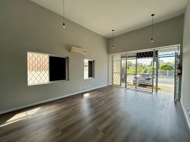 Loja Piso Térreo para Locação, Bairro Glória - Joinville - SC