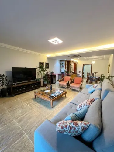 Apartamento de 4 quartos, sendo 2 suítes com varanda independente na Praia da Costa!