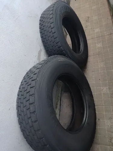 UM PAR PNEU 275 Borrachudo Traçao