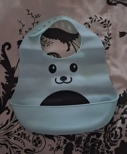 Babador de silicone com pega migalhas novo