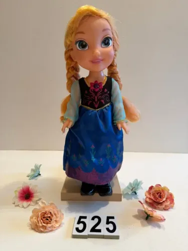 BONECA ANNA JAKKS PACIFIC , CANTA EM INGLES E ACENDE O VESTIDO