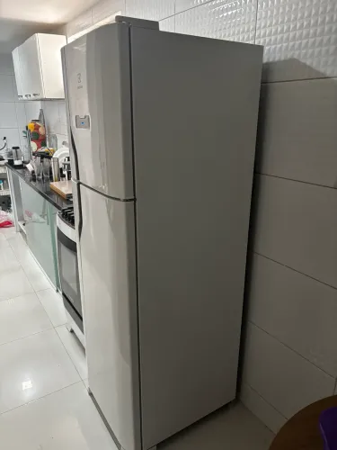 Geladeira Electrolux FrostFree 371 litros