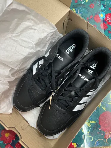 Tênis adidas breaknet