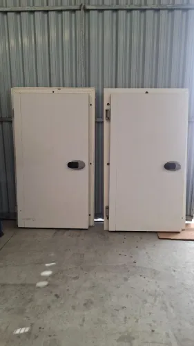 2 portas de 1.10 por 2.10 Porta câmera fria