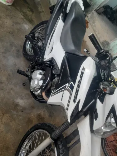 Vendo 16.500 ou troco por moto de maior cilindrada. Twister .xre. lander
