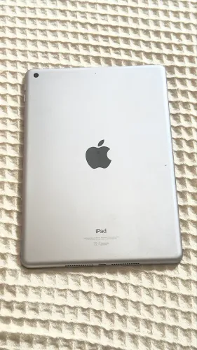 iPad Apple 6ª Geração 32GB Wi-Fi - Prata - Modelo A1893
