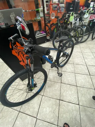 Bicicleta azul nova 