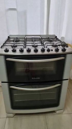Fogão Fogão Eletrolux automático forno duplo, em excelente estado de conservação. 