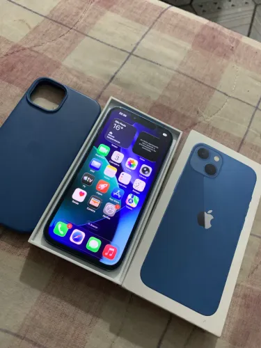 IPhone 13 com caixa