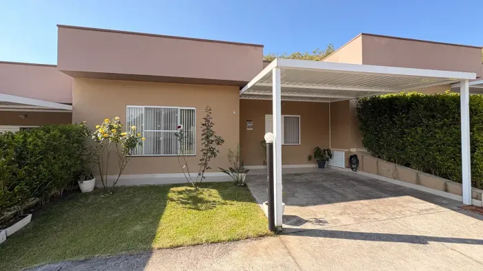 Casa em condomínio com 77 metros quadrados de construção no bairro Nogueira em Guararema
