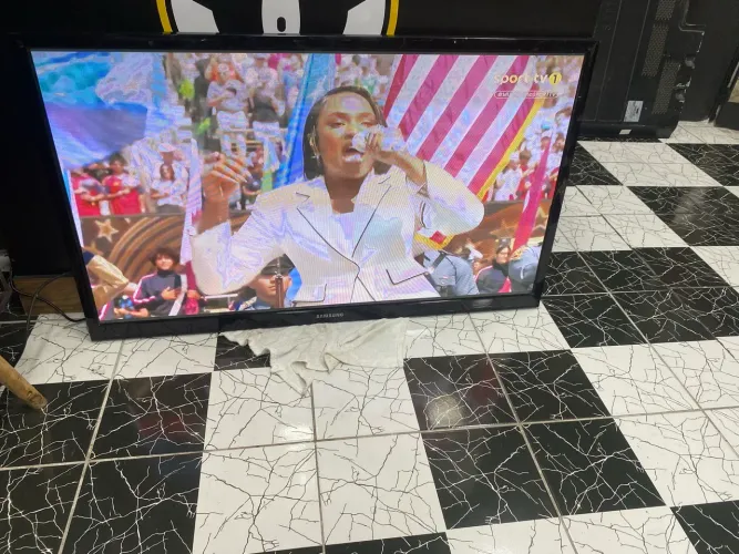 Vendo tv Samsung 55 polegadas obs não é Smartv 