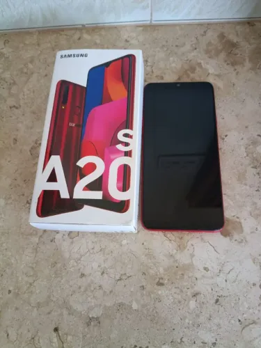 Celular Samsumg A20s bem novo