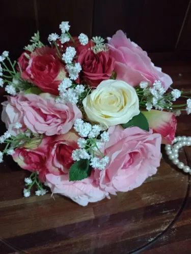 Buquês de flores artificiais