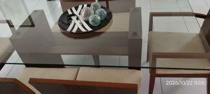 Mesa com seis cadeiras cristaleira centro encosto bancada combinando com a mesa
