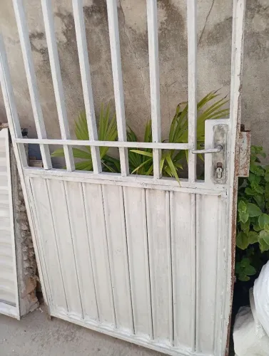 PORTÃO COM GRANDE DE SEGURANÇA