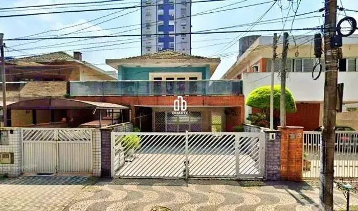 Casa Térrea com 4 Dormitórios e Piscina para Alugar na Ponta da Praia, Santos