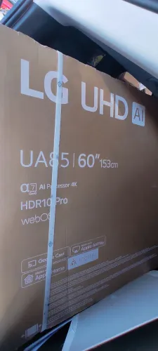 TV - LG 60" UHD AI