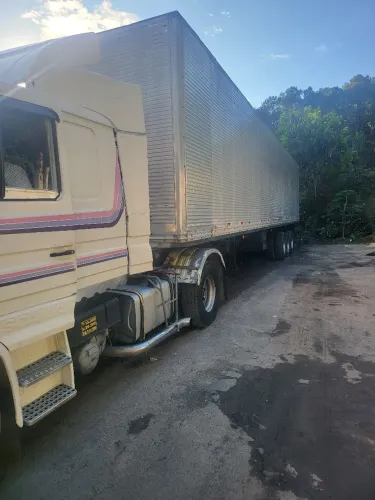 Carreta baú 28 pallets 