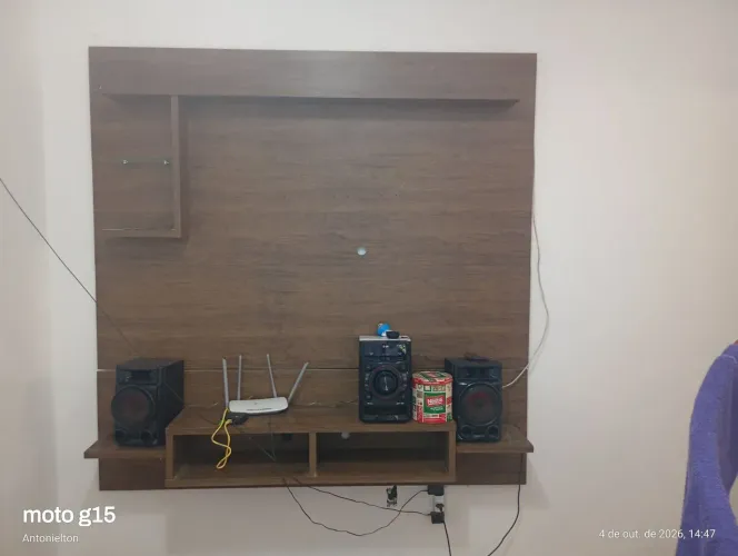 Painel com mesa de centro