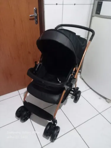 Carrinho de bebê Burigotto semi Novo unissex