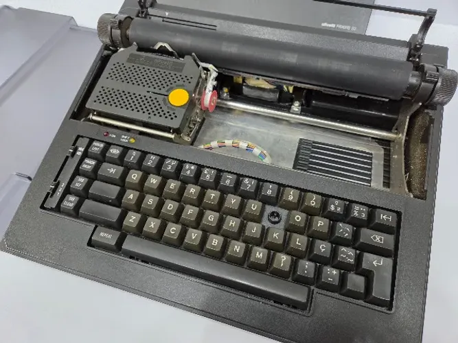 MÁQUINA DE ESCREVER ELÉTRICA