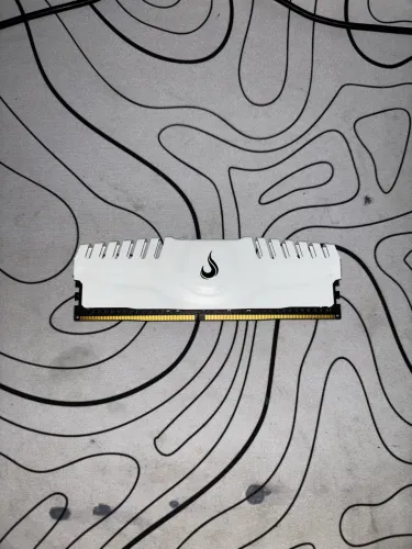 Memória ram 16Gb 3200Mhz DDRR4 branco