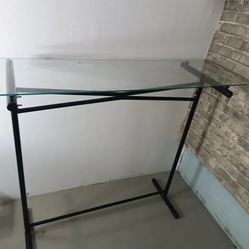 Mesa expositora para loja de roupa