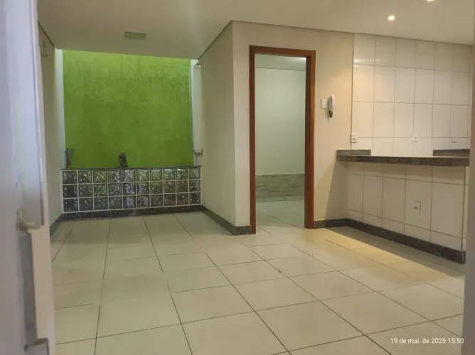 Casa para aluguel possui 70 metros quadrados com 3 quartos