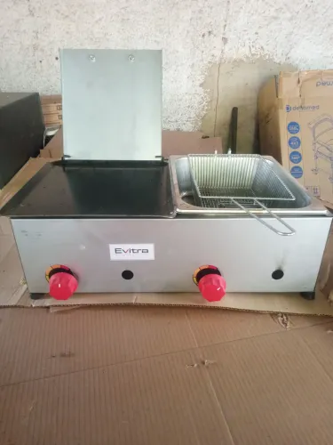 Vendo fritadeira a gaz pouco uso. Valor 180 reais.